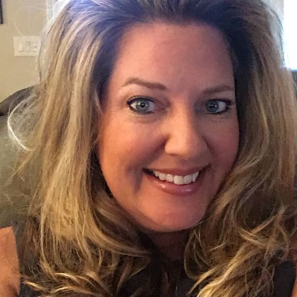 Meet your Posher, Traci - Picture 2 of 6